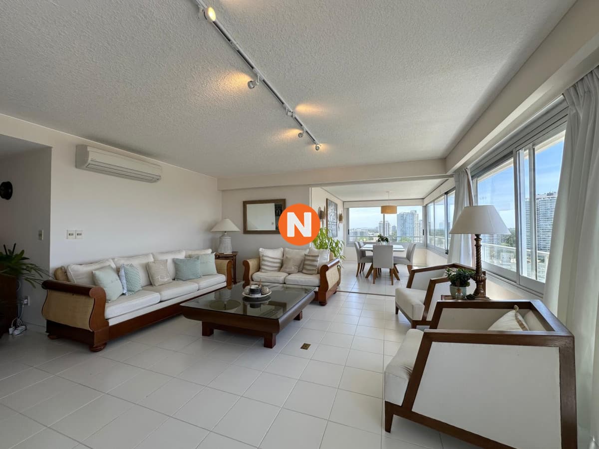 Apartamento en venta de 3 dormitorios en edificio Tiburon ll ...