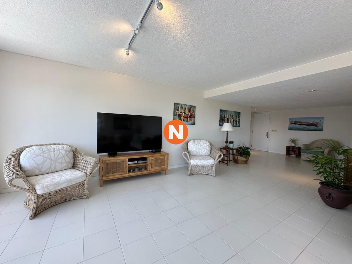 Apartamento en venta de 3 dormitorios en edificio Tiburon ll ...