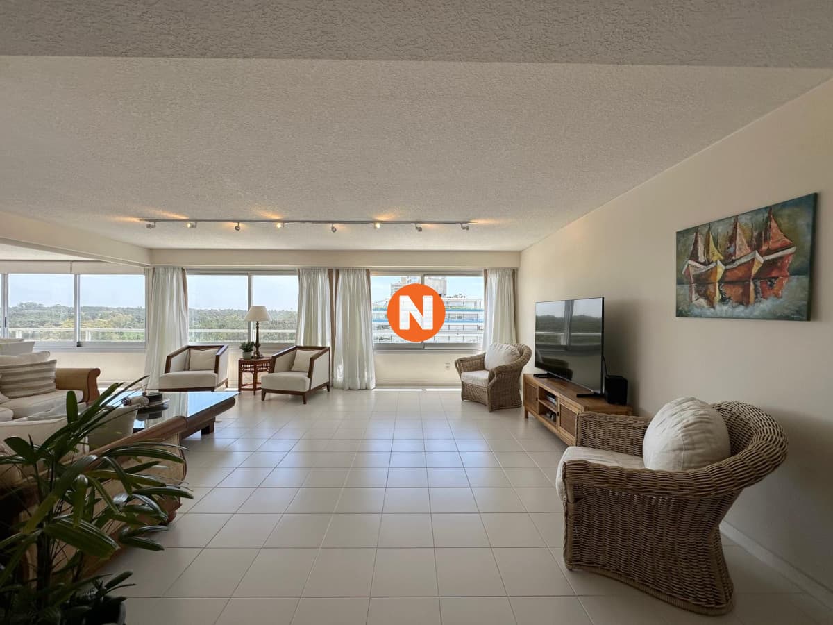 Apartamento en venta de 3 dormitorios en edificio Tiburon ll ...