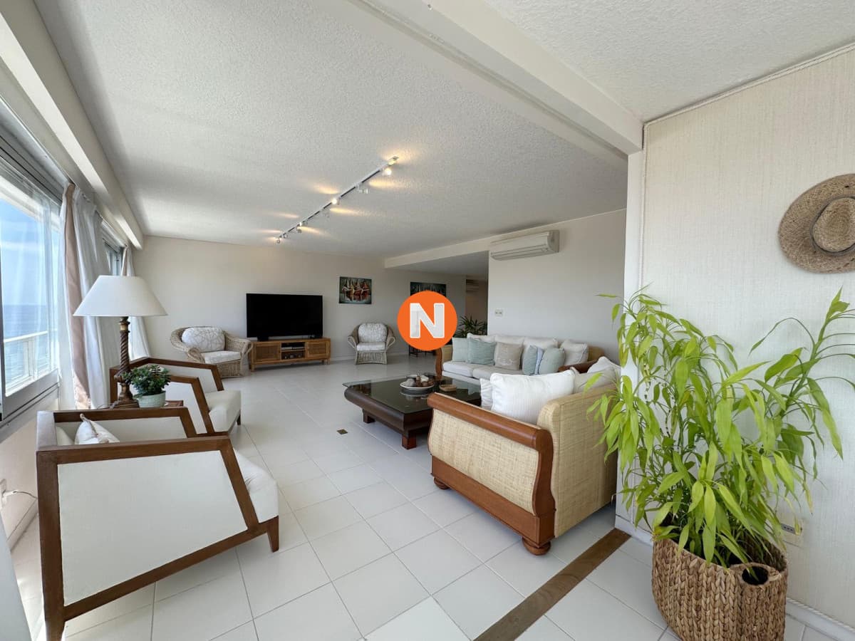 Apartamento en venta de 3 dormitorios en edificio Tiburon ll ...