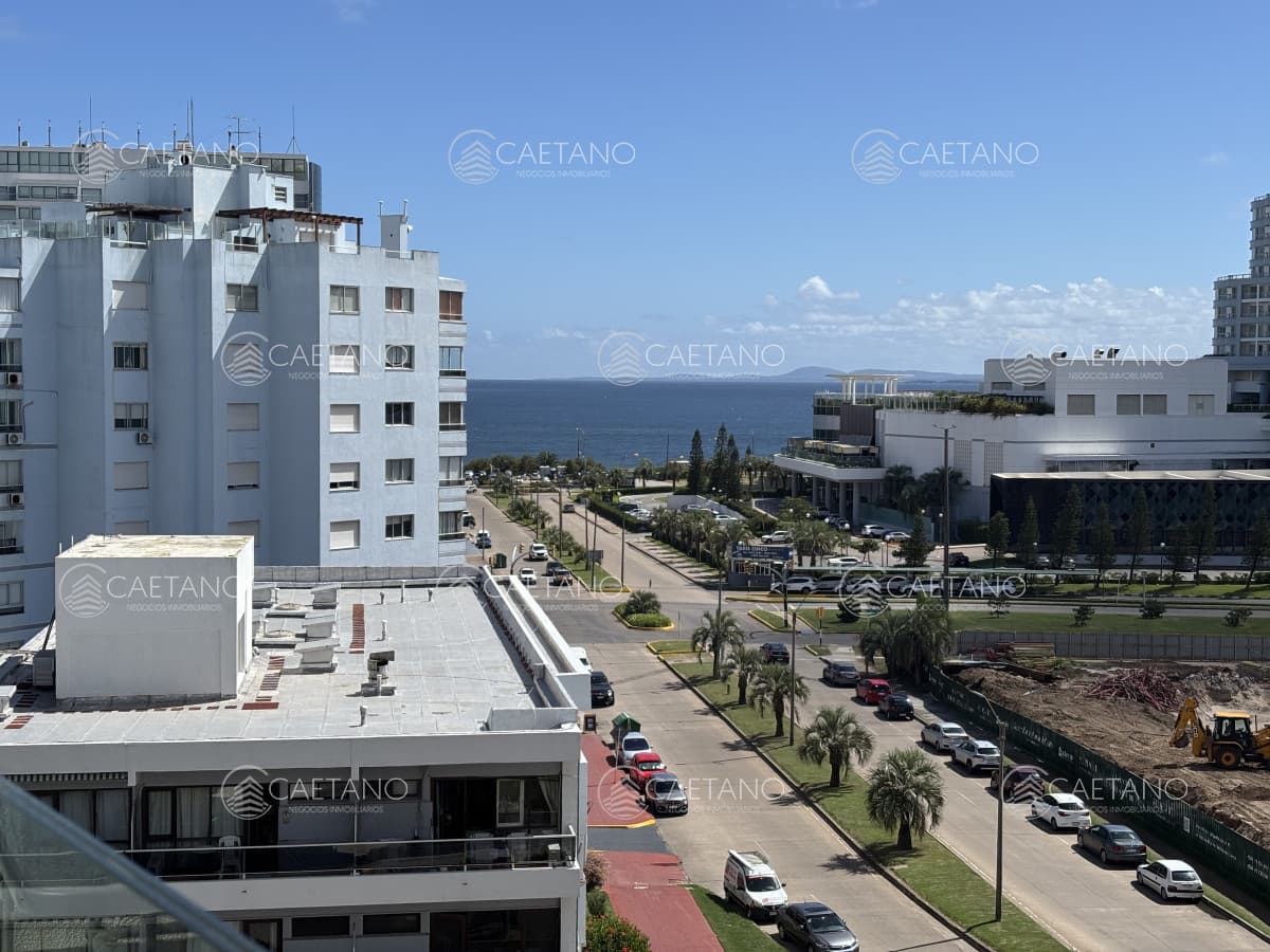 Venta - Parada 3 Mansa. Av. Chiverta casi a estrenar
