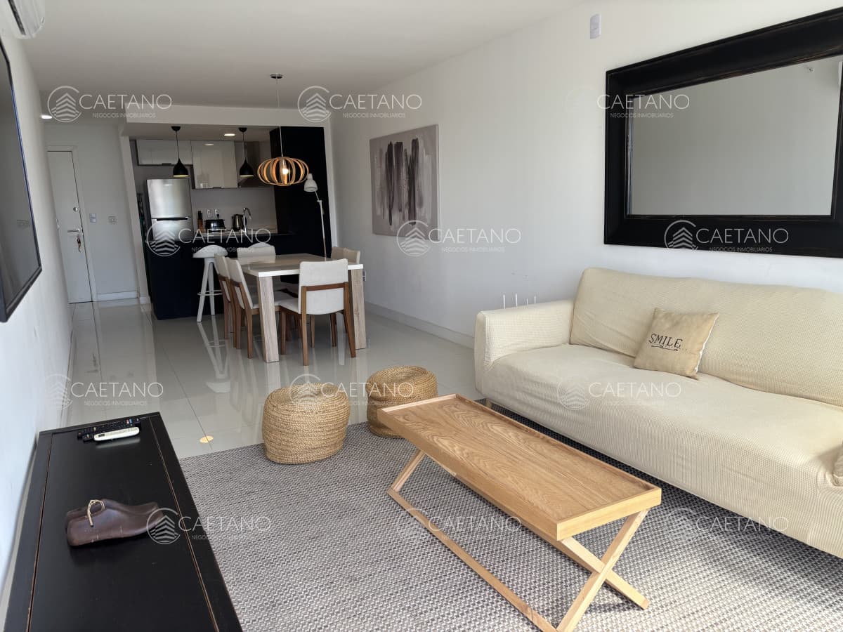 Venta - Parada 3 Mansa. Av. Chiverta casi a estrenar