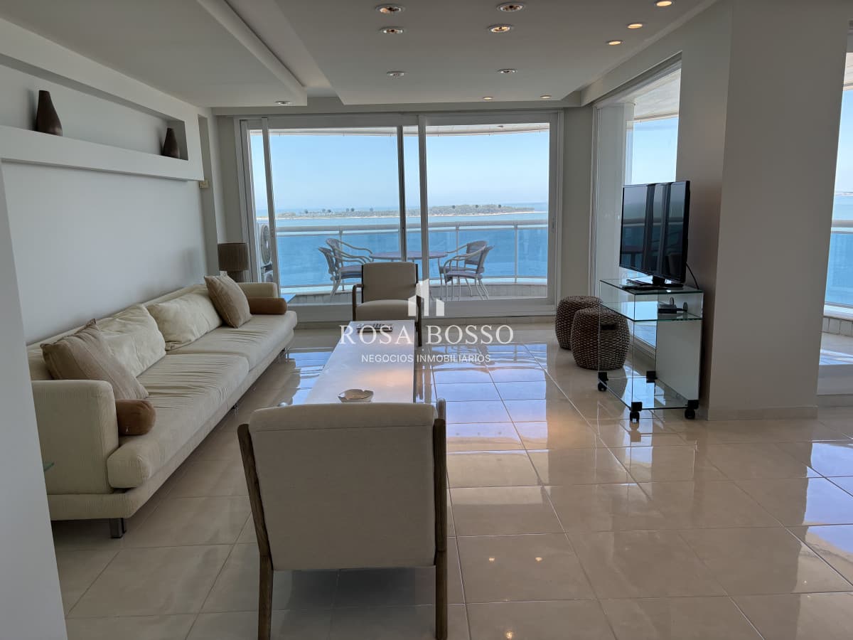 venta y alquiler invierno mansa frente al mar tres suites y dependencias
