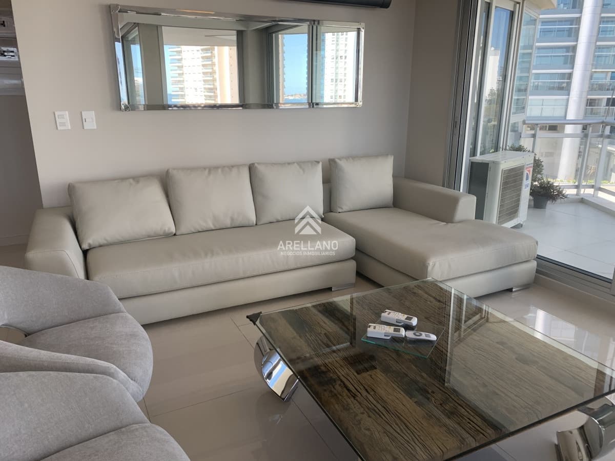 Apartamento ID.2807 - Venta apartamento 3 suites y dependencia Playa Mansa