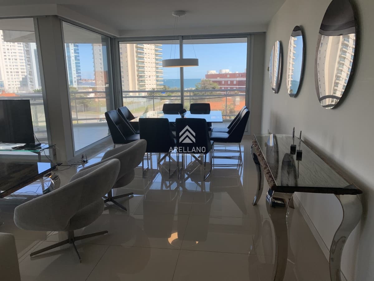 Apartamento ID.2807 - Venta apartamento 3 suites y dependencia Playa Mansa