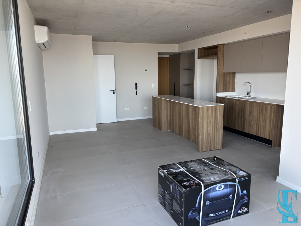 MANGLAR BRAVA ESQUINERO A ESTRENAR CON DOBLE GARAGE.