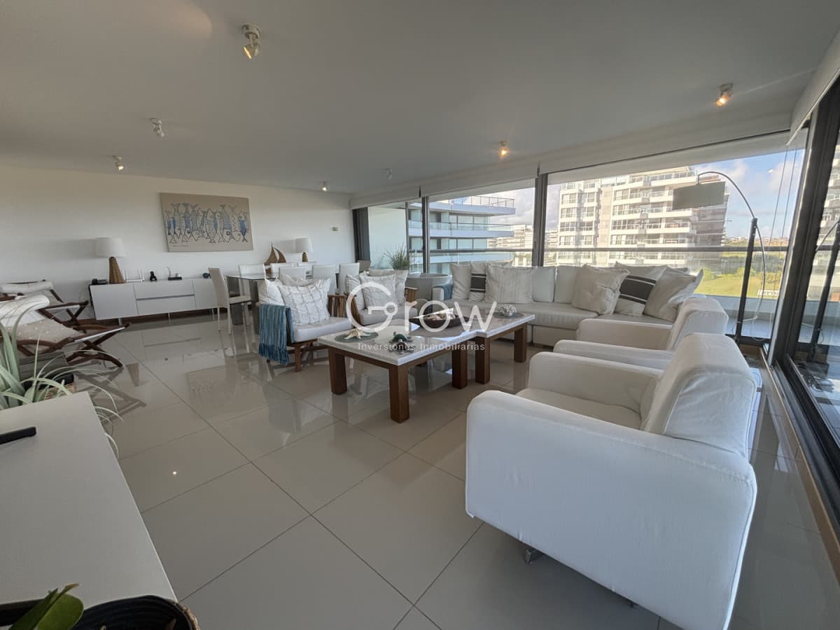 Departamento esquinero en la Brava!