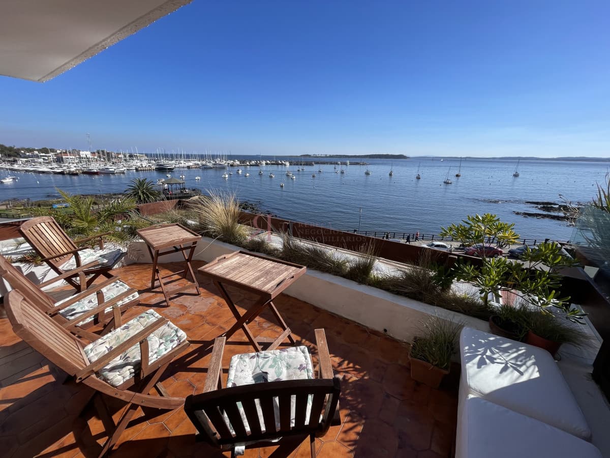 Amplio apto con espectacular Terraza y vista al puerto									(ref.#4474)