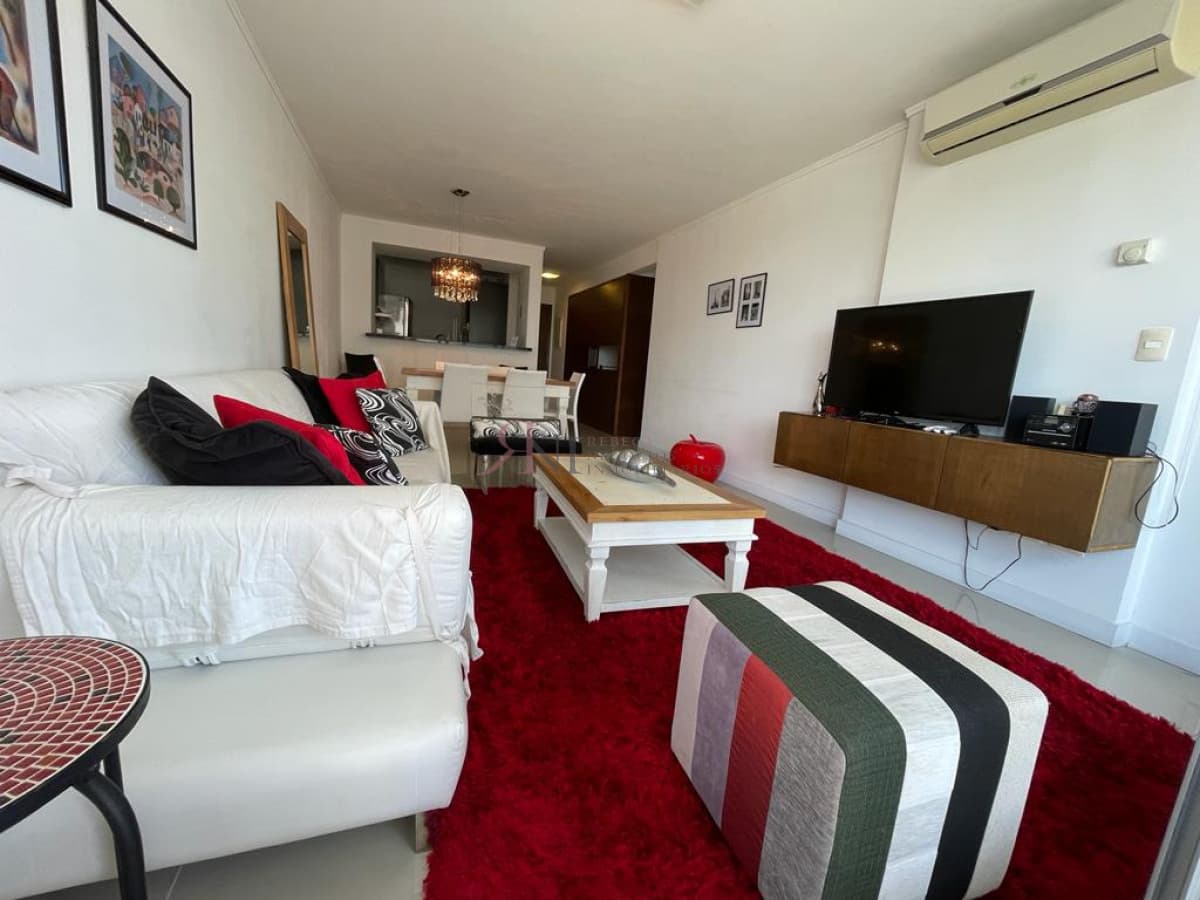 Amplia terraza, a metros de la Playa Brava 									(ref.#10443)