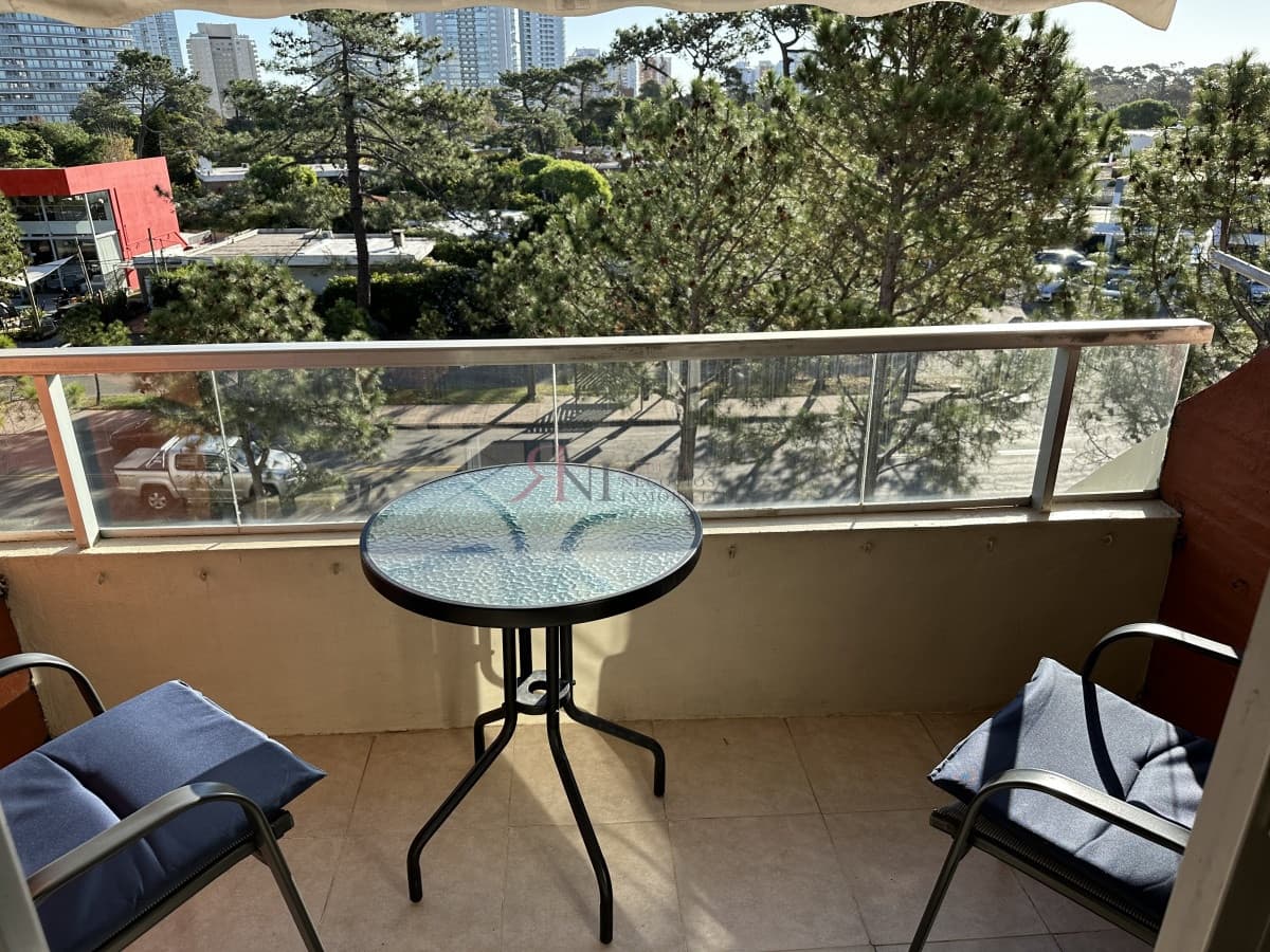 Hermoso balcon									(ref.#7826)