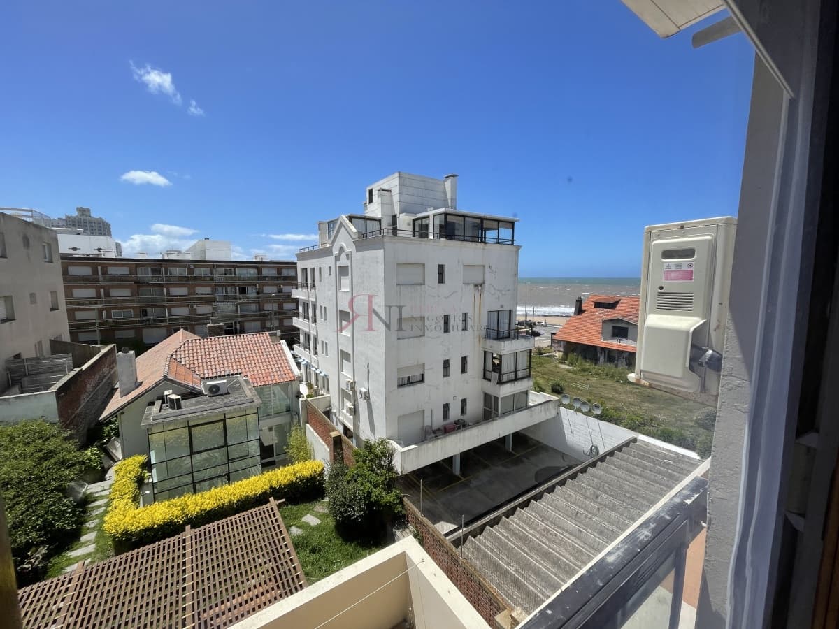 Bien ubicado , impecable estado,  aire acondicionado									(ref.#3527)