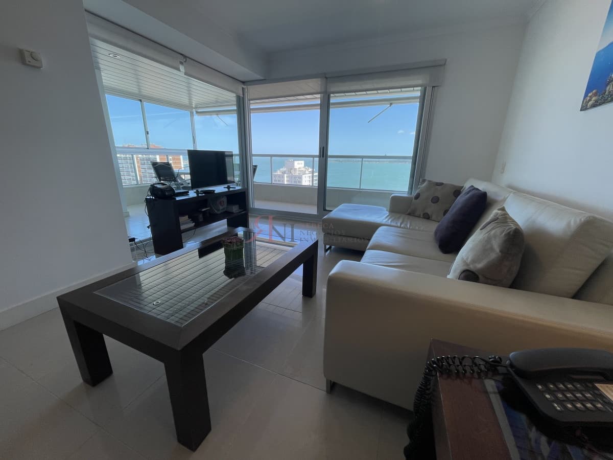 Excelente vista a la Playa Mansa, terraza con parrillero									(ref.#9484)