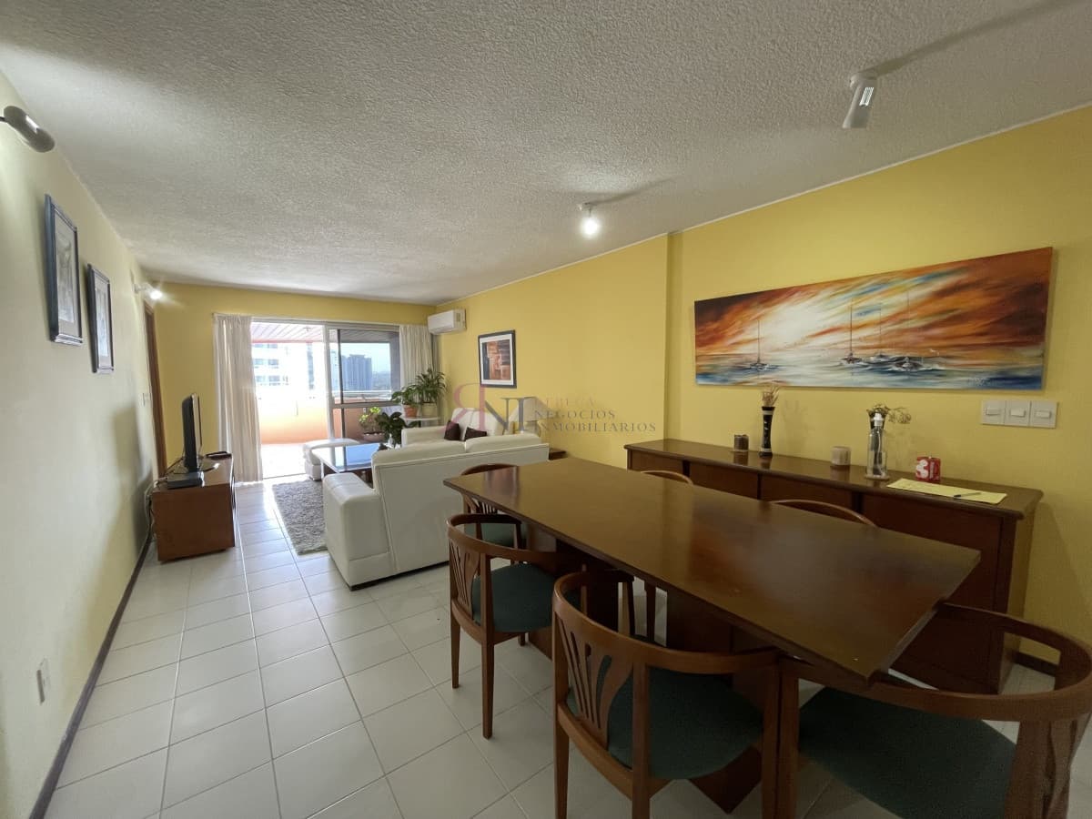 A metros de playa brava  y con servicio de playa									(ref.#5216)