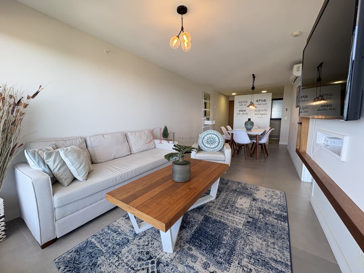 Piso alto, buena vista a Playa Mansa									(ref.#113924)