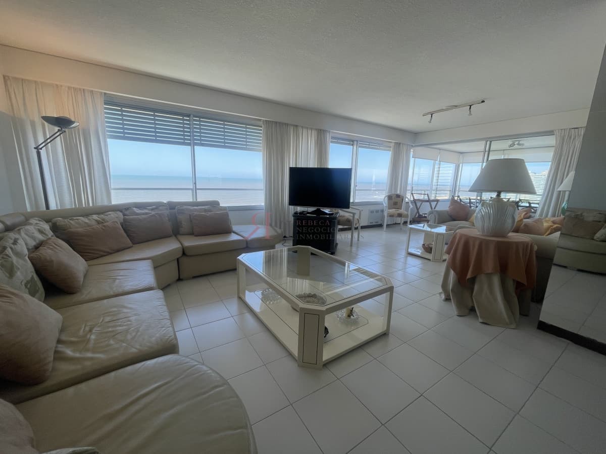 Playa Brava, frente al mar con  Espectacular Vista									(ref.#112456)