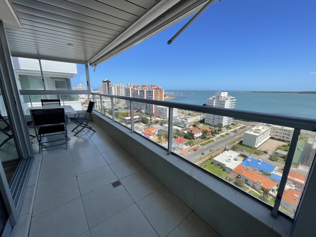 Excelente vista a la Playa Mansa, terraza con parrillero									(ref.#9484)