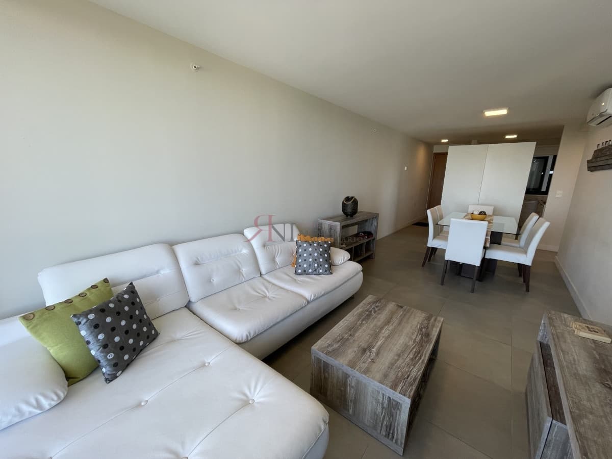 Avenida Roosevelt, amplio luminoso, bien equipado									(ref.#113032)