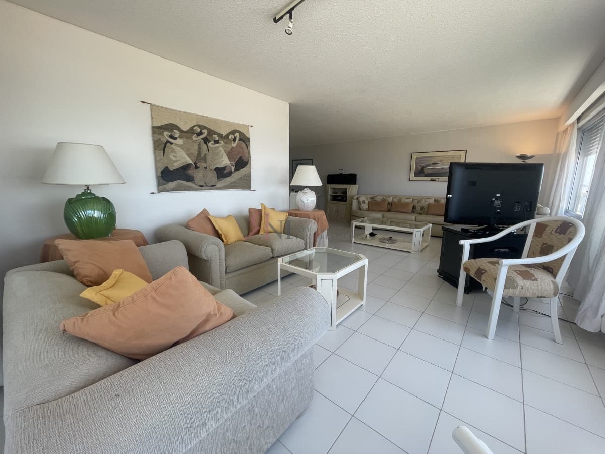 Playa Brava, frente al mar con  Espectacular Vista									(ref.#112456)