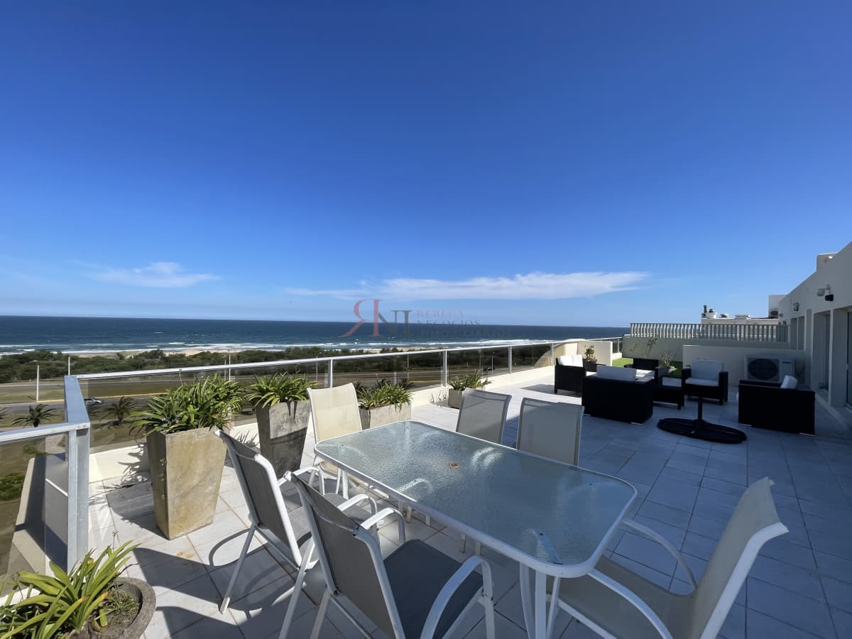 Exclusivo Pent House frente al mar con buena vista y parrillero									(ref.#7776)