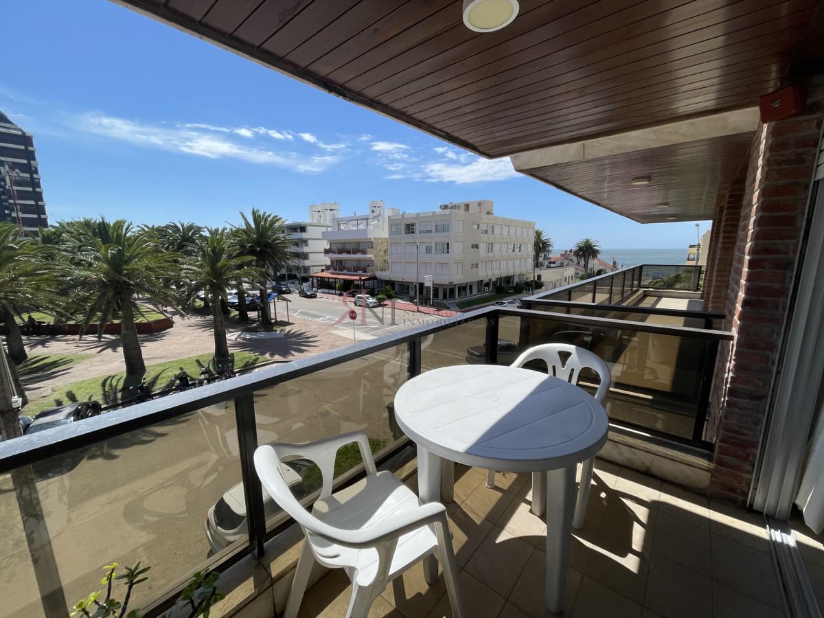 Simpatico , linda terraza y vista parcial al mar									(ref.#1004)