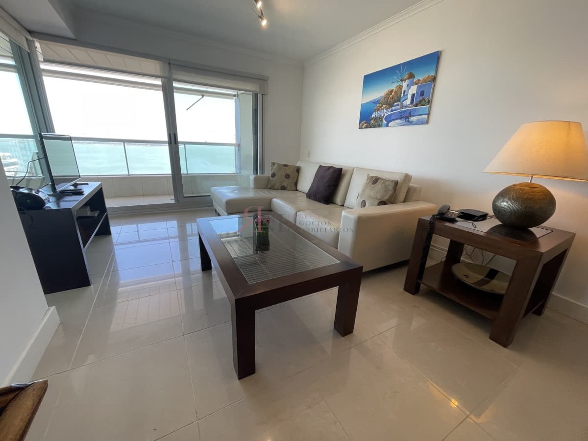 Excelente vista a la Playa Mansa, terraza con parrillero									(ref.#9484)