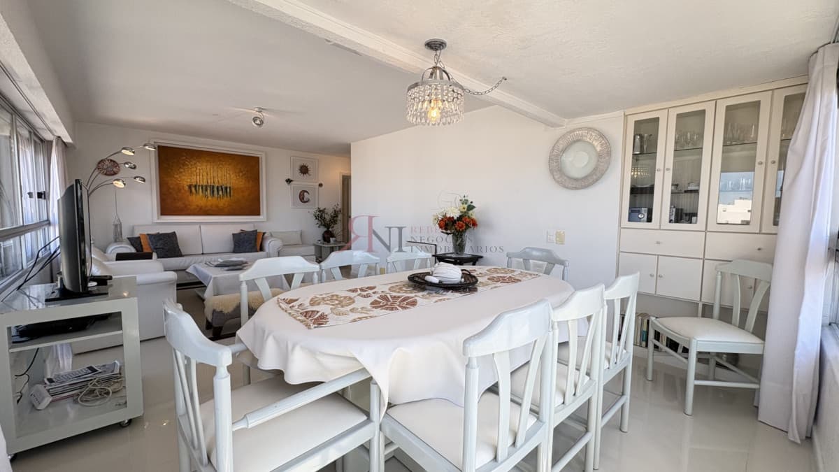 Piso alto, excelente calidad de construccion con vista a ambas Playas									(ref.#5514)
