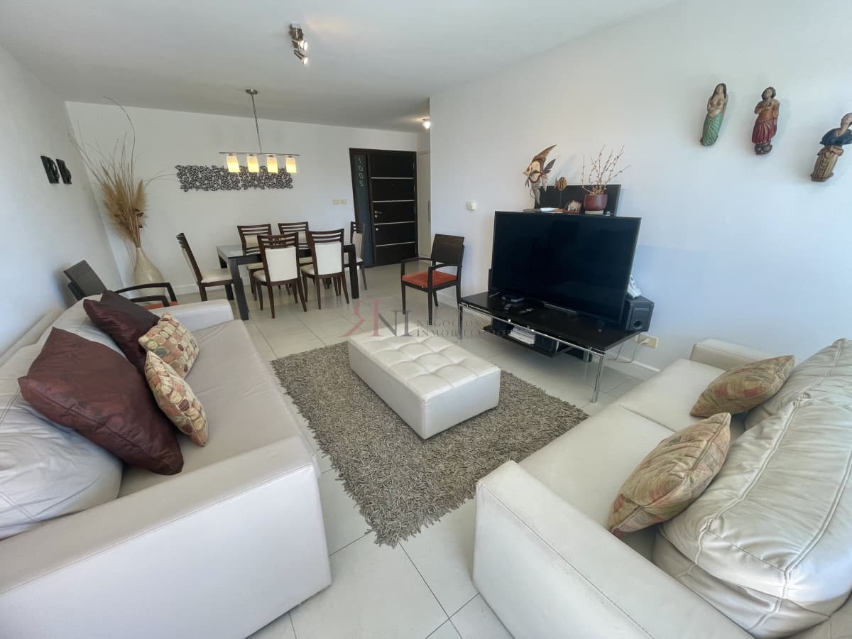 Terraza con parrillero, piso alto									(ref.#2836)