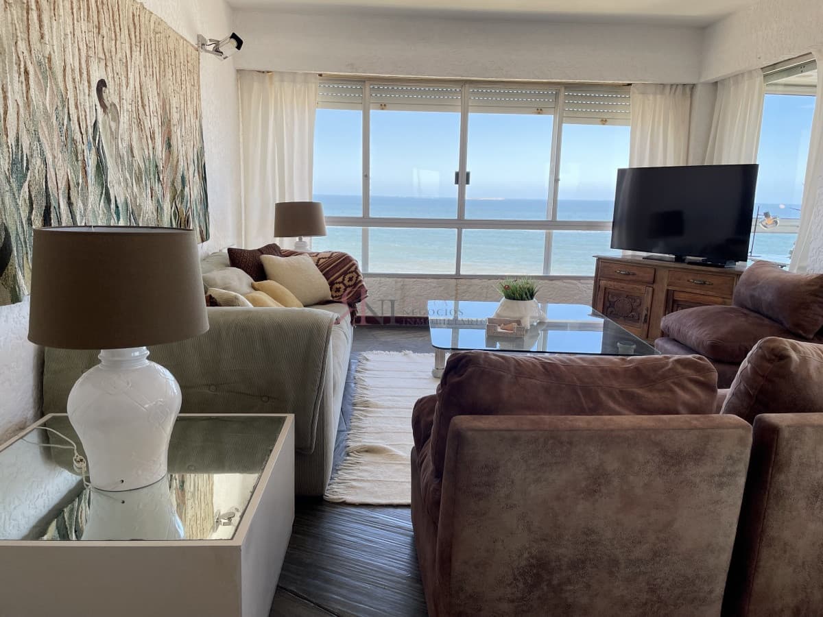 Piso alto, excelente vista a la Playa Brava									(ref.#2081)