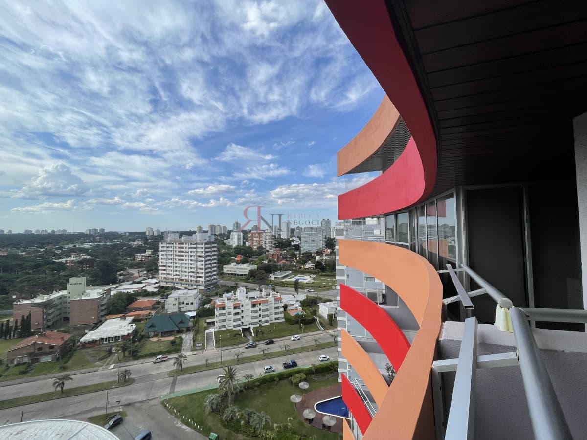 A metros de playa brava  y con servicio de playa									(ref.#5216)