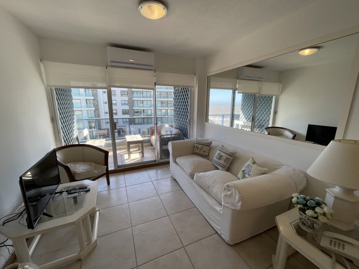 Frente al mar, con terraza 									(ref.#7135)