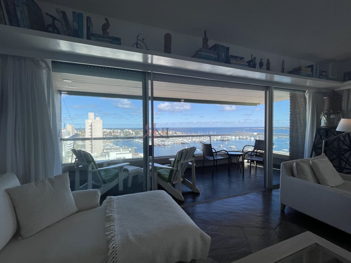 Piso alto con excelente vista al Puerto desde todos los ambientes									(ref.#8420)