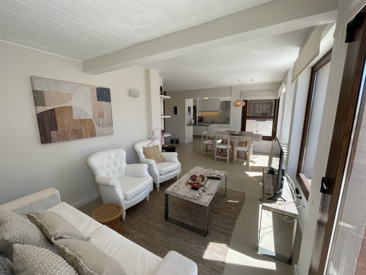 Lindo, moderno, gran terraza con parrillero de uso exclusivo									(ref.#9653)