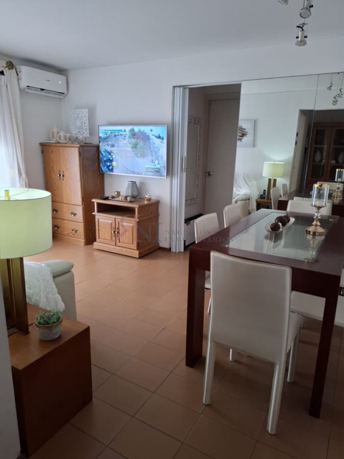 Bien ubicado , impecable estado,  aire acondicionado									(ref.#3527)