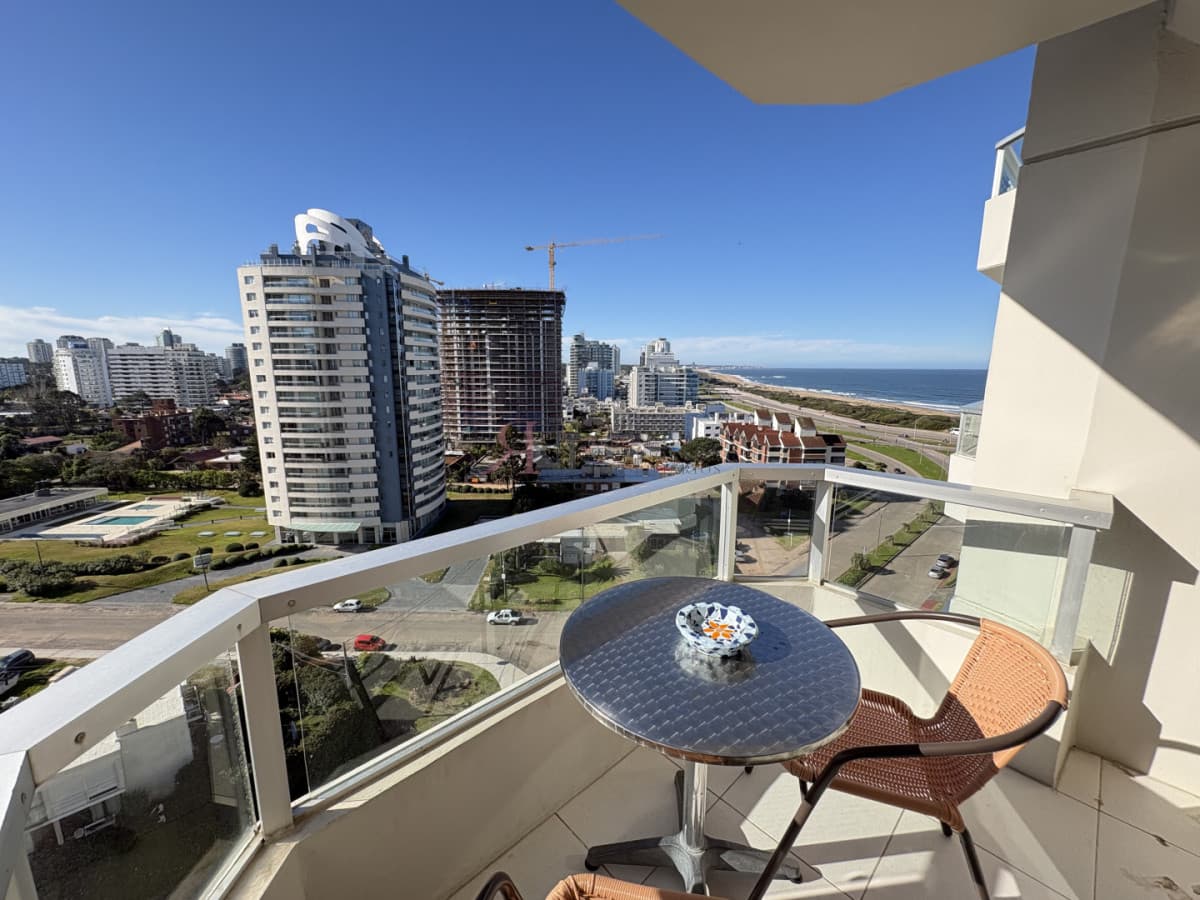 A metros de Playa Brava!									(ref.#5578)