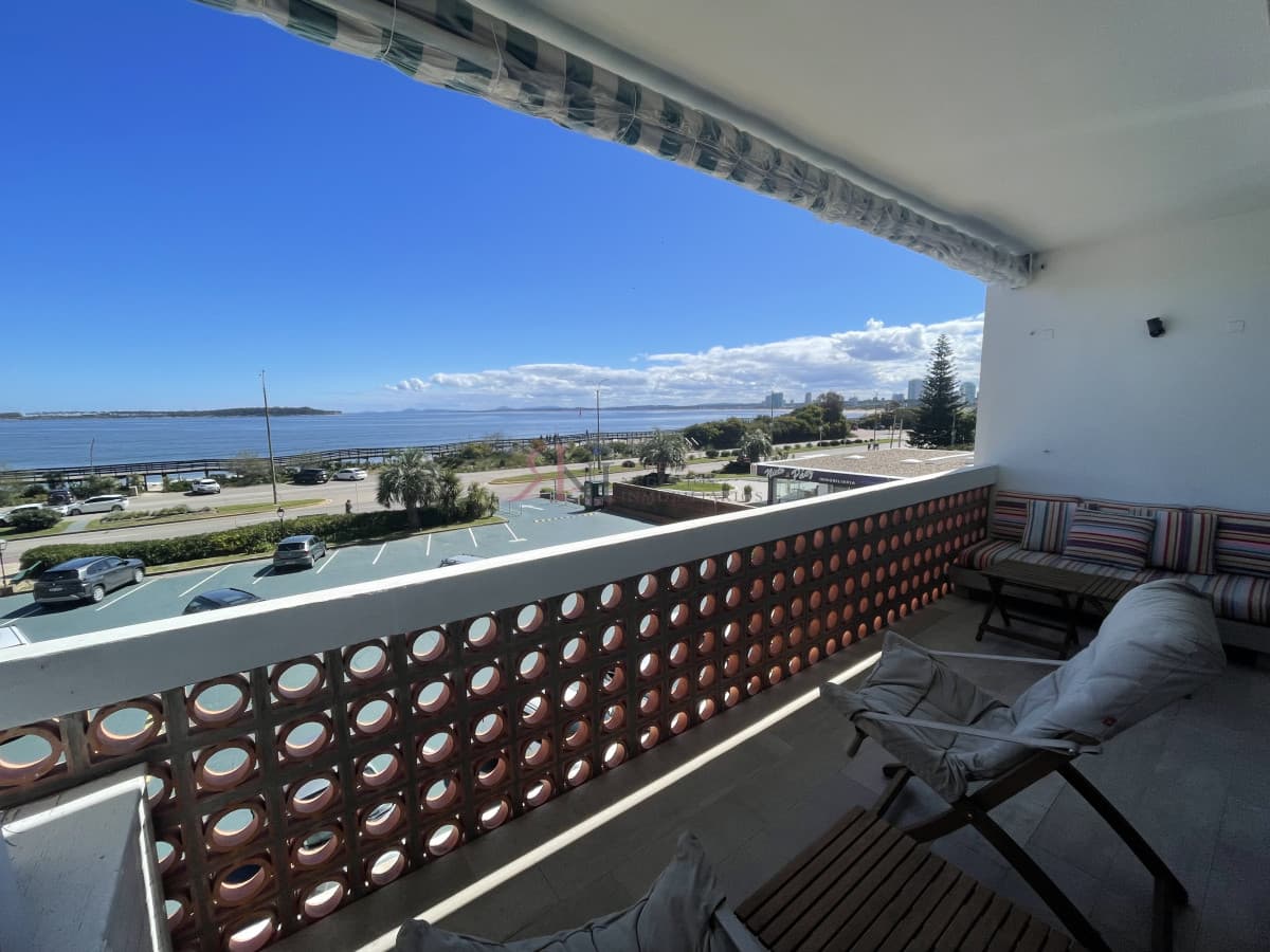Terraza con vista a la Playa Mansa									(ref.#5731)