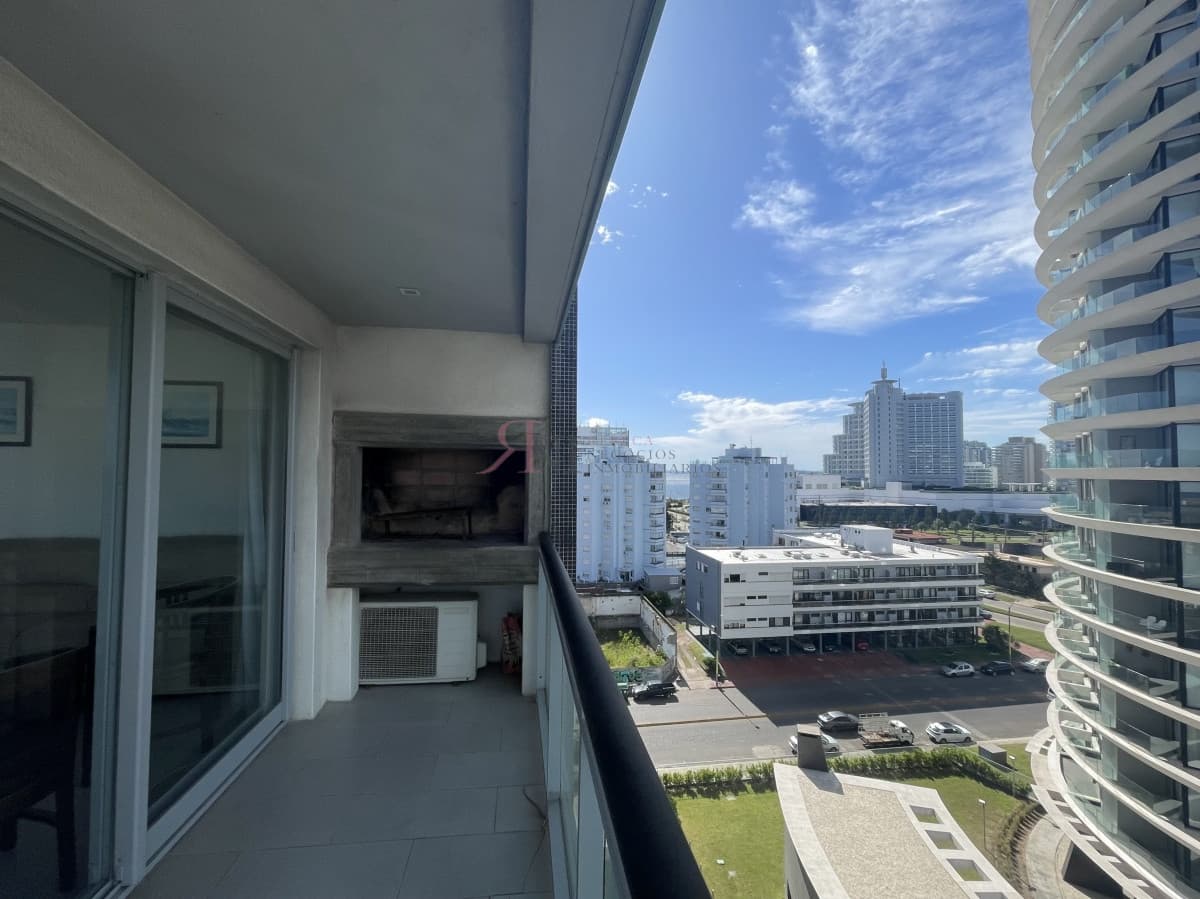 Piso alto, buena vista al mar									(ref.#2859)