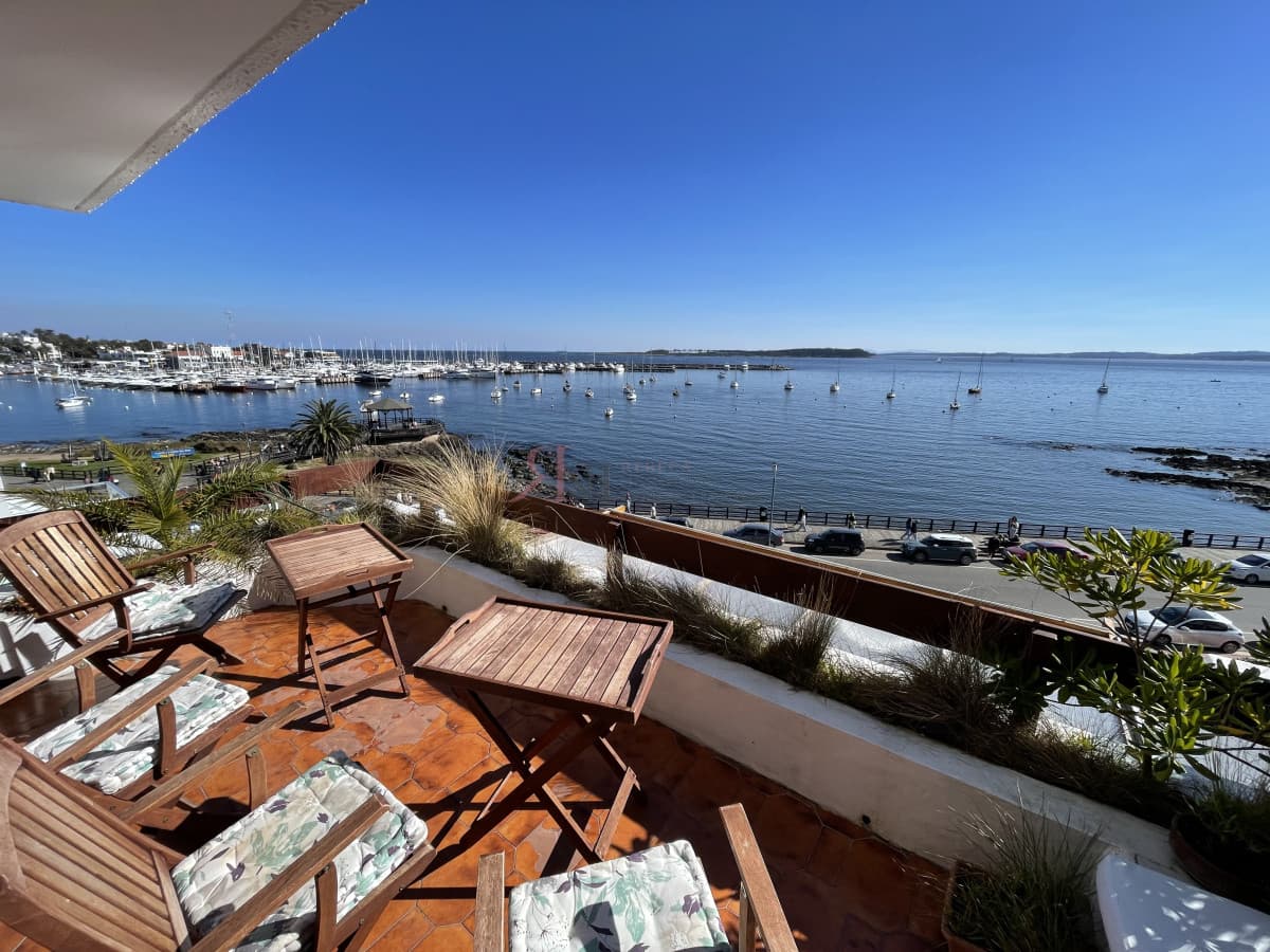 Amplio apto con espectacular Terraza y vista al puerto									(ref.#4474)