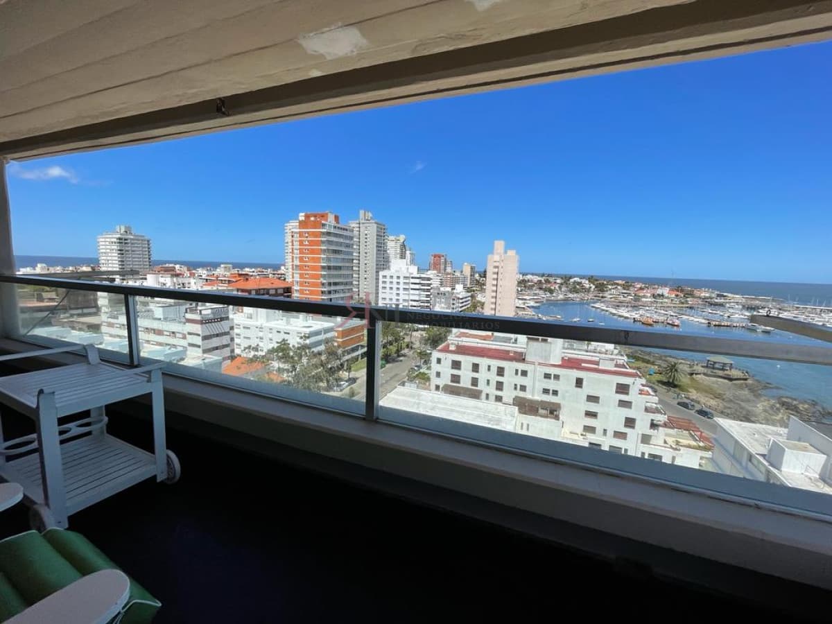 Piso alto con excelente vista al Puerto desde todos los ambientes									(ref.#8420)