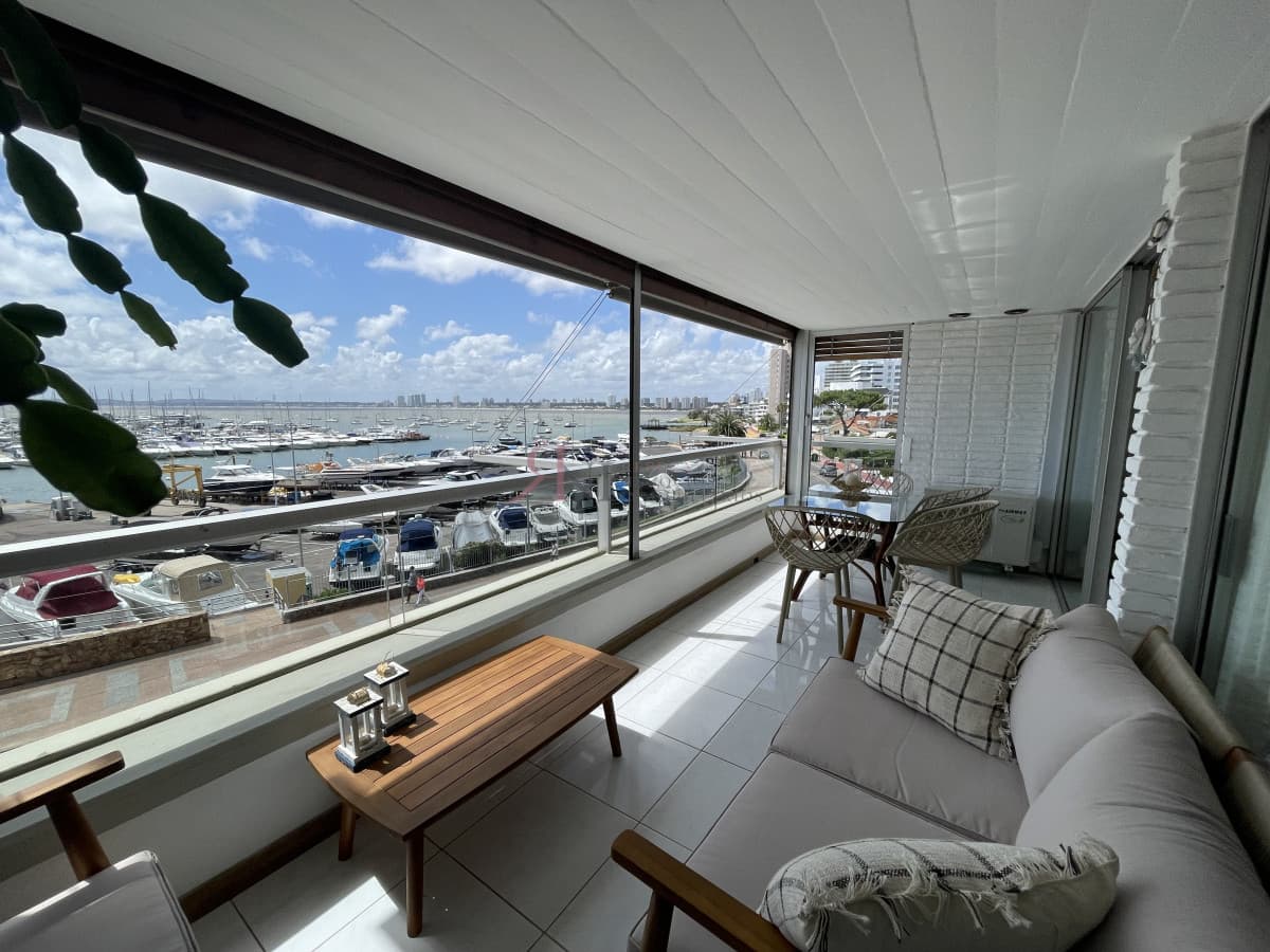 Impecable apto. primera linea del Puerto									(ref.#10214)