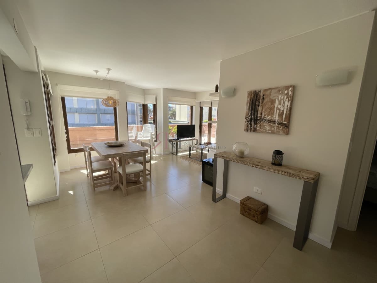 Lindo, moderno, gran terraza con parrillero de uso exclusivo									(ref.#9653)