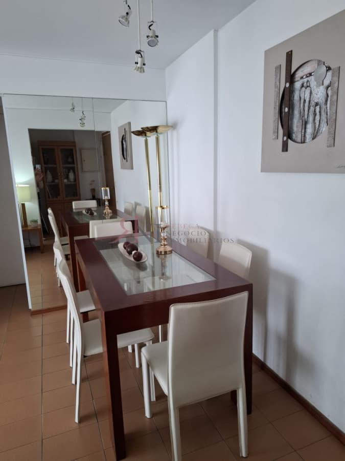 Bien ubicado , impecable estado,  aire acondicionado									(ref.#3527)