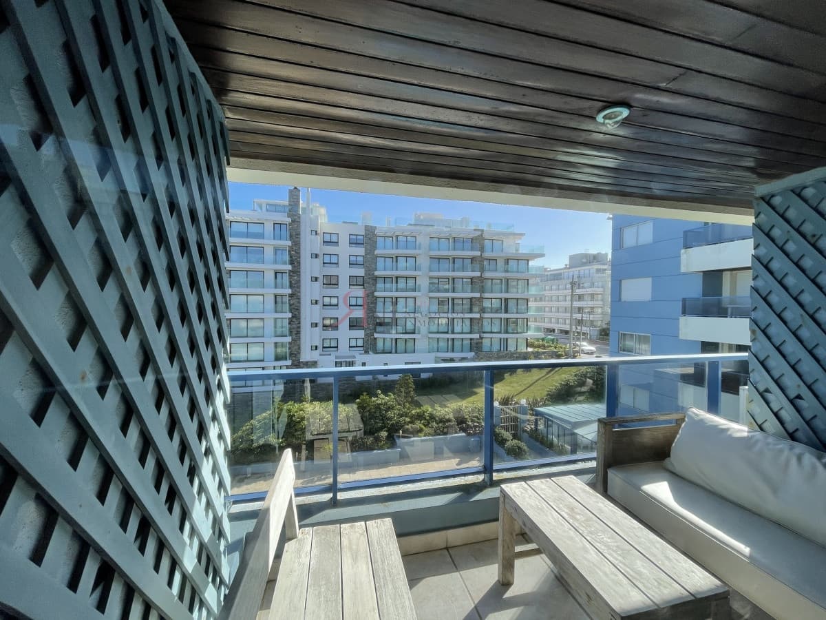 Frente al mar, con terraza 									(ref.#7135)