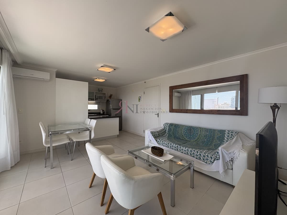 Piso alto, moderno, amenities									(ref.#11135)