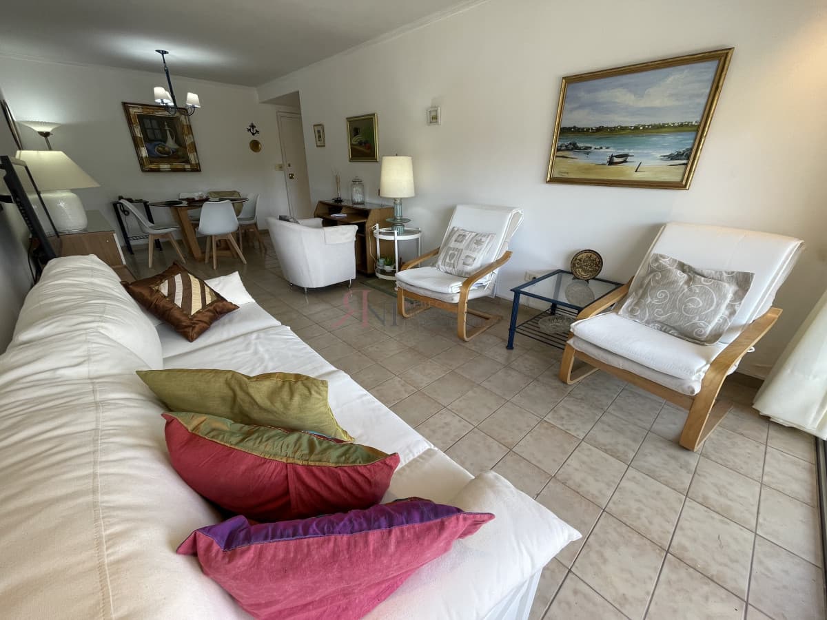 Simpatico , linda terraza y vista parcial al mar									(ref.#1004)