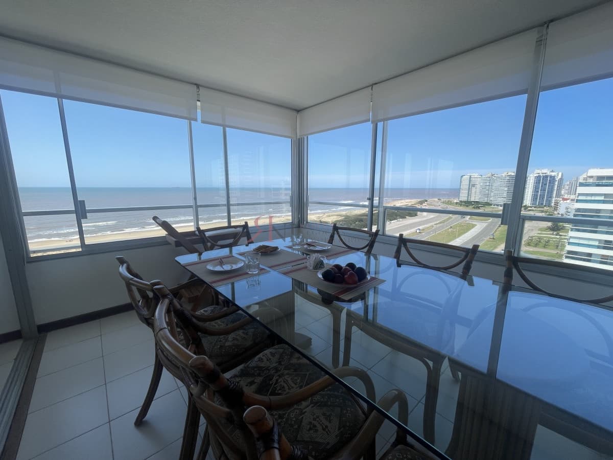 Playa Brava, frente al mar con  Espectacular Vista									(ref.#112456)