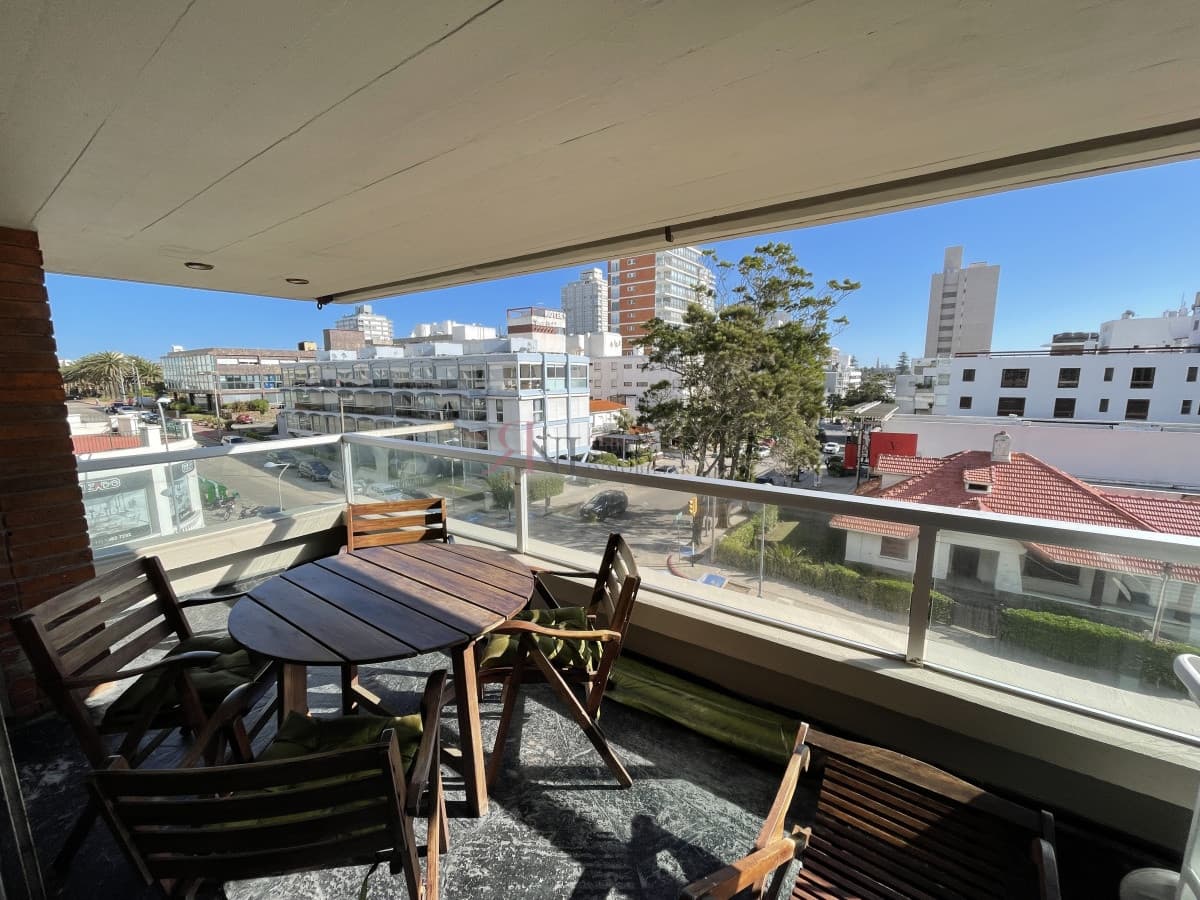 Amplia terraza, vista al Puerto 									(ref.#10082)
