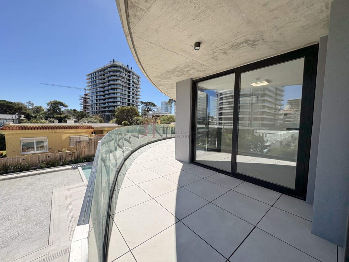 Gran terraza con linda vista al mar, orientación norte 									(ref.#114049)