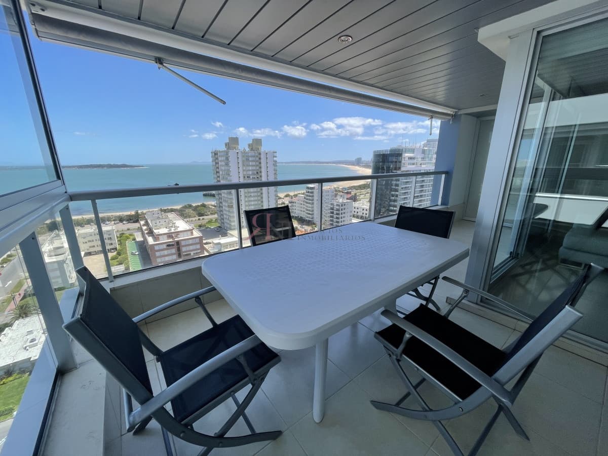 Excelente vista a la Playa Mansa, terraza con parrillero									(ref.#9484)