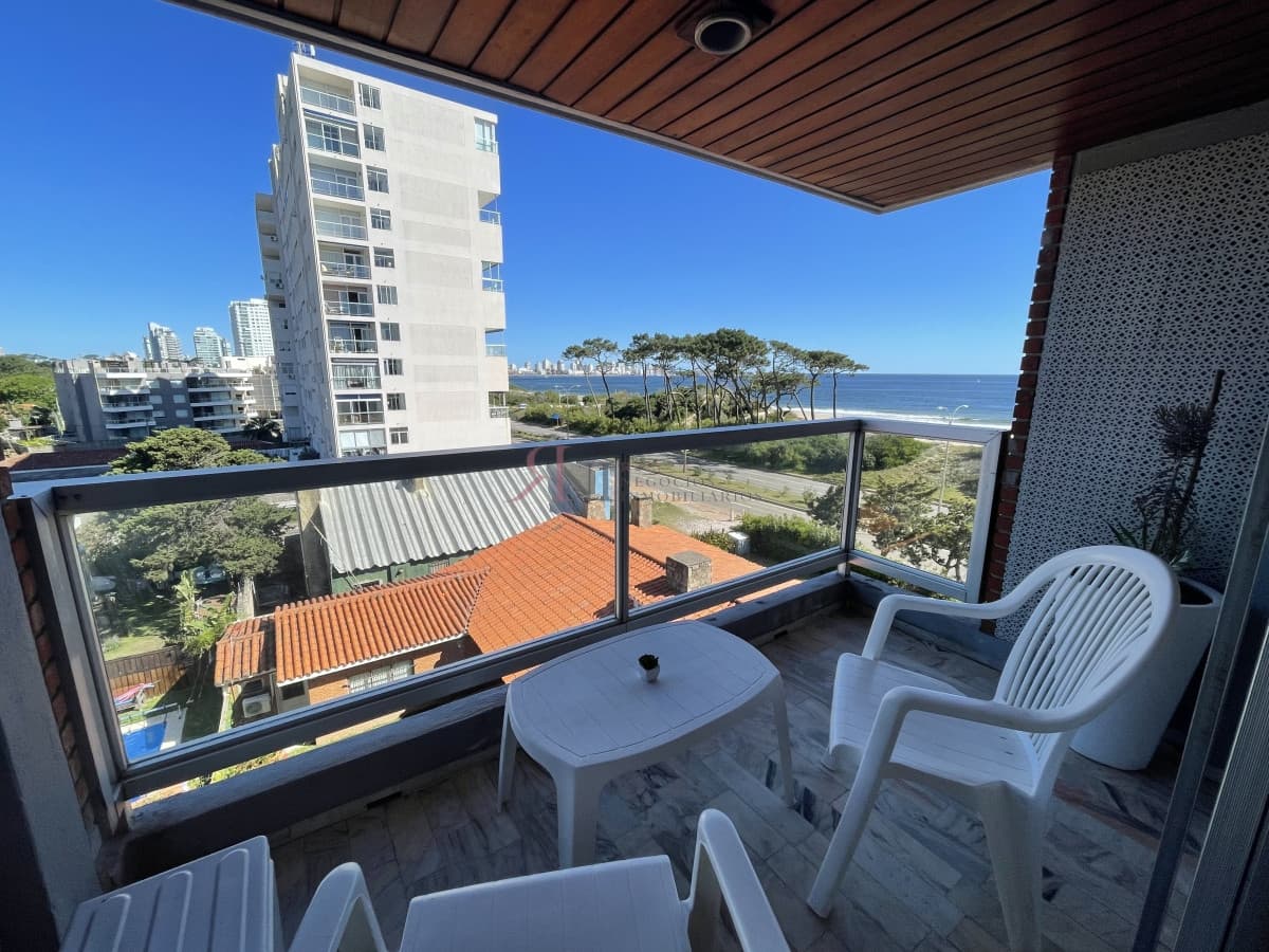 Terraza con vista a la Playa Mansa 									(ref.#112723)