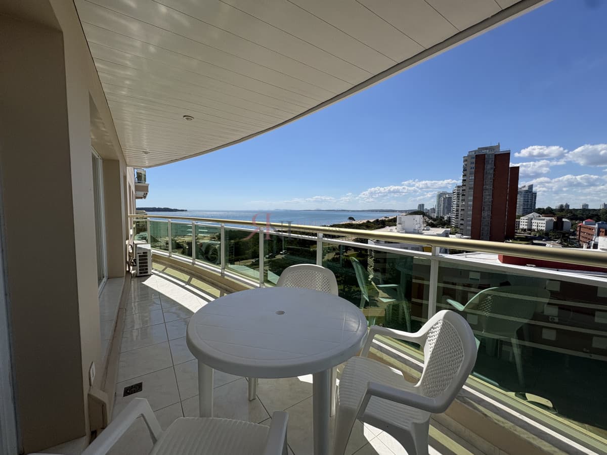 Primera fila al mar , los mejores amenities.									(ref.#4007)